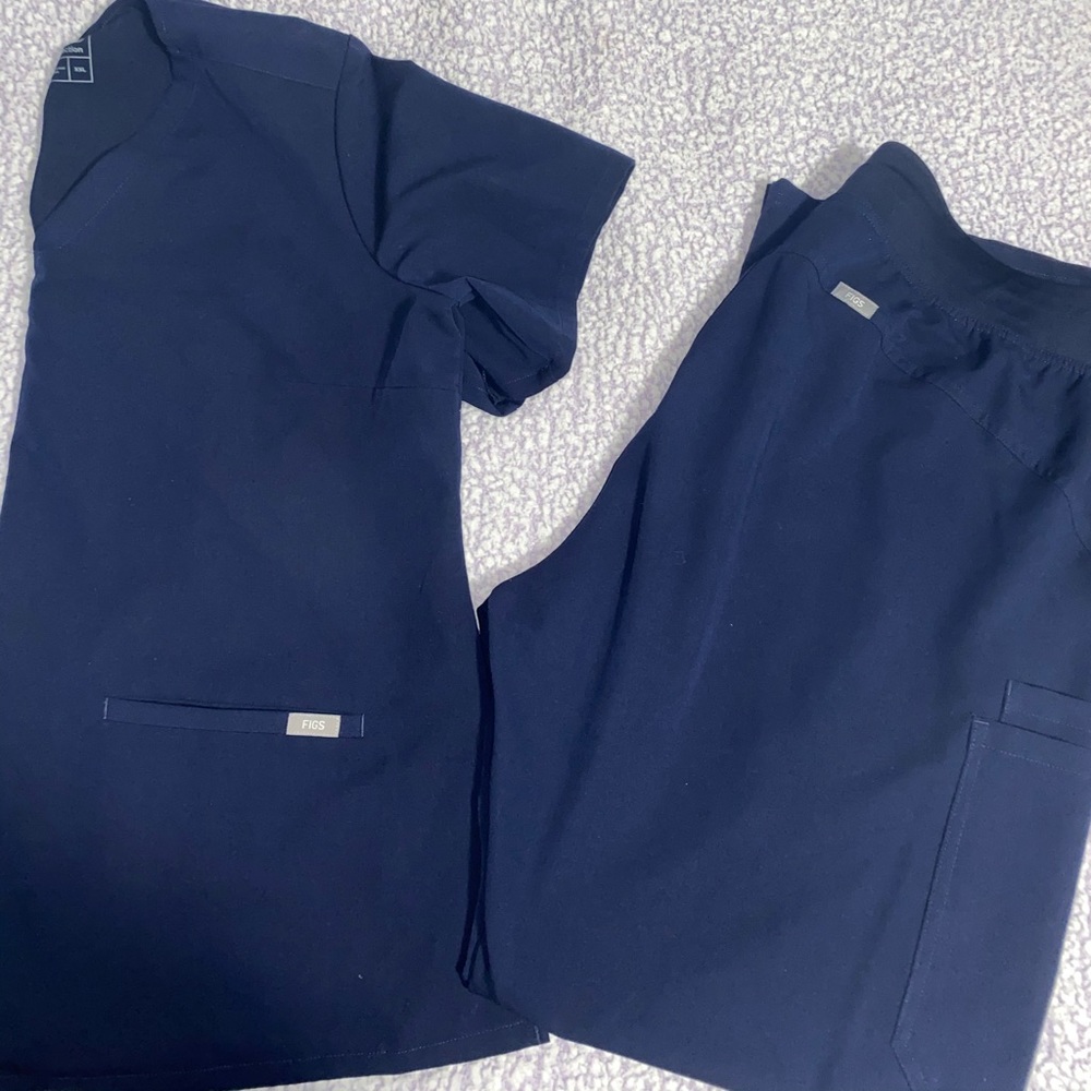 FIGS NAVY SCRUB SET